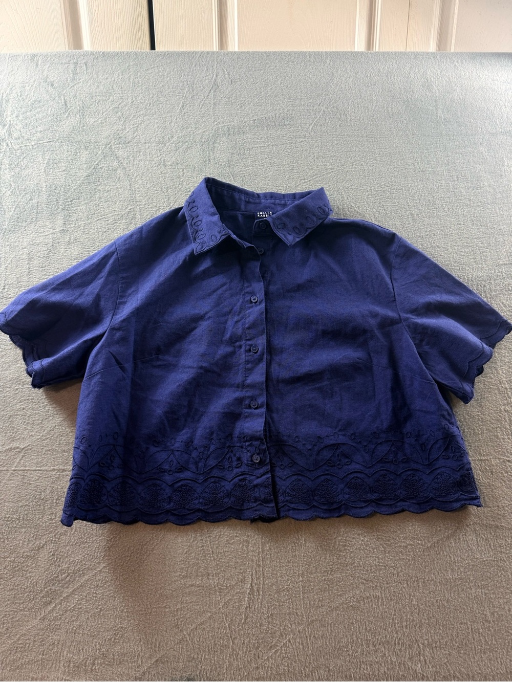 Roller Rabbit - Blue Scalloped Embroidered Set - Picture 2 of 12